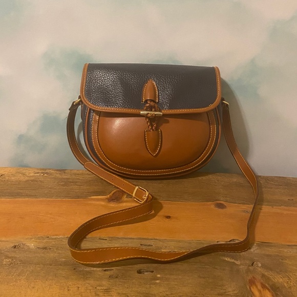 Vintage navy tan Dooney Bourke-like leather purse - Picture 2 of 10